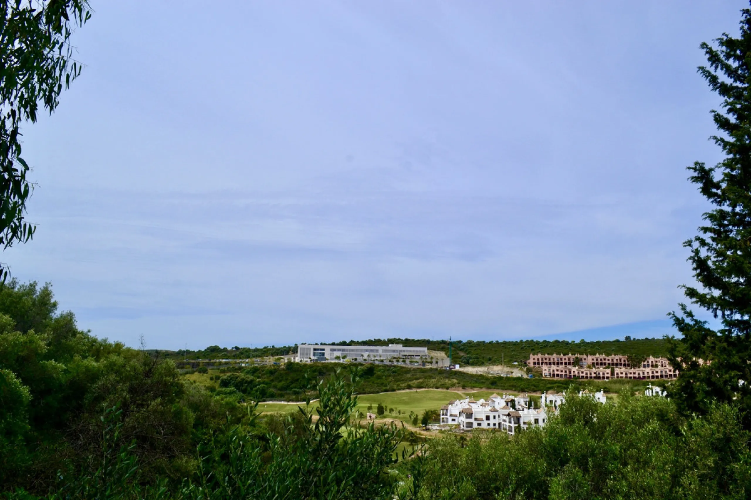 Discover an exceptional investment opportunity in a tranquil, consolidated residential area of Estepona. This prime plot of land, with a total area of 2,559 square meters and a buildable area of 615 square meters, is perfectly suited for a variety of deve