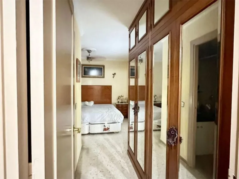 Apartment - Middle Floor Apartment в продаже в Torremolinos, Málaga. В доме 4 спален и 2 ванных комнат. Площадь дома 122 м²