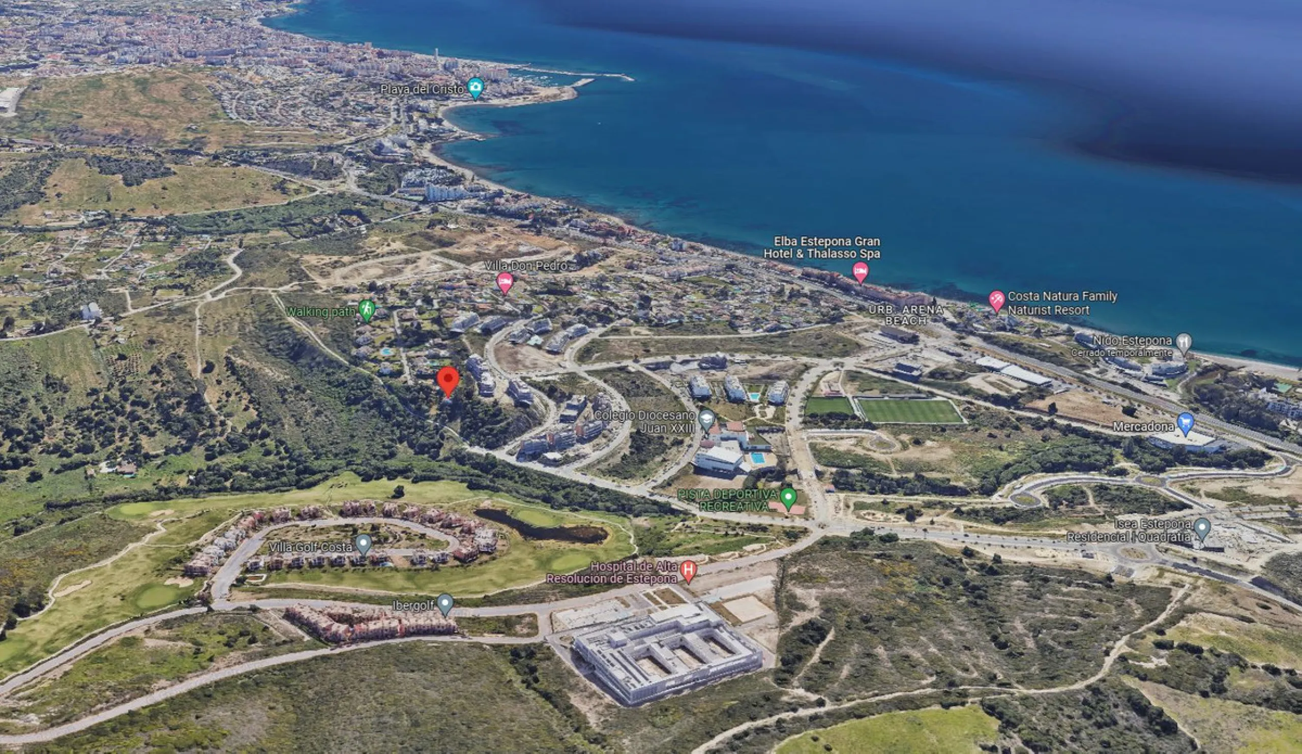 Discover an exceptional investment opportunity in a tranquil, consolidated residential area of Estepona. This prime plot of land, with a total area of 2,559 square meters and a buildable area of 615 square meters, is perfectly suited for a variety of deve