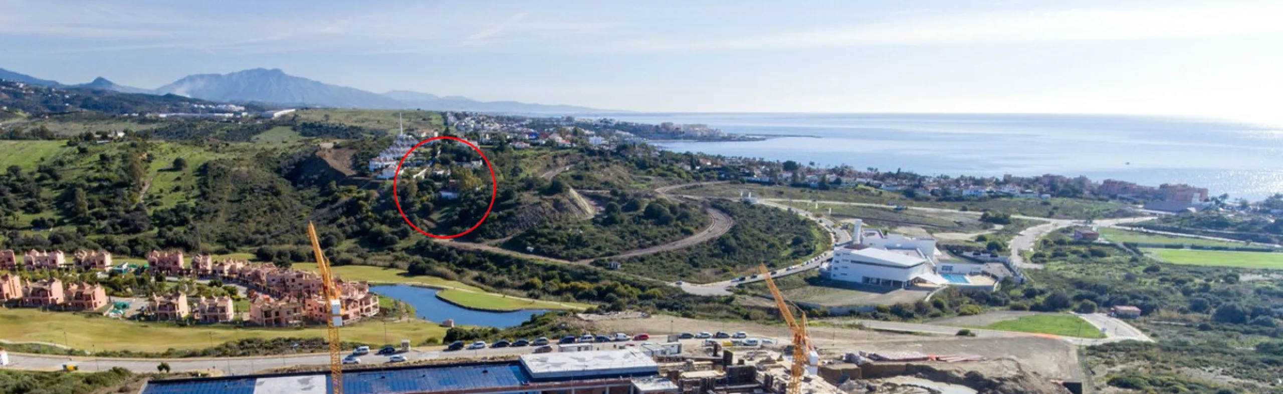Discover an exceptional investment opportunity in a tranquil, consolidated residential area of Estepona. This prime plot of land, with a total area of 2,559 square meters and a buildable area of 615 square meters, is perfectly suited for a variety of deve