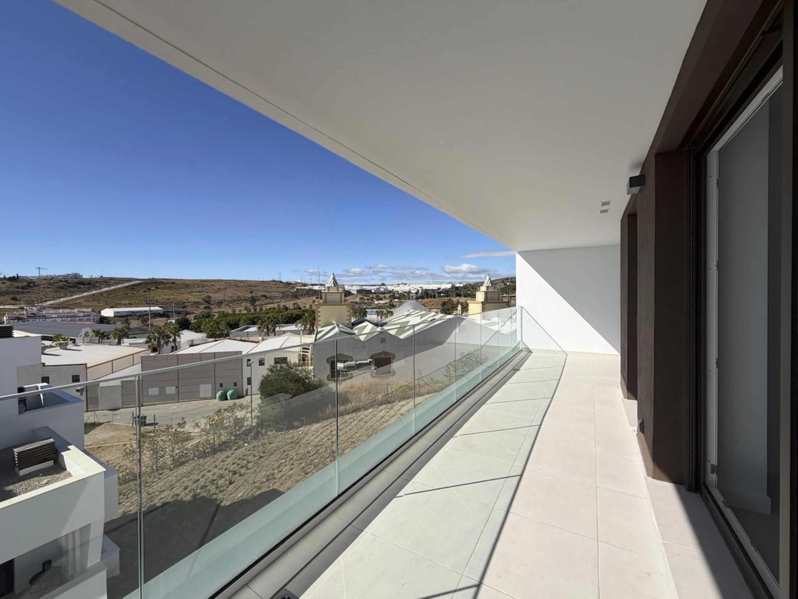 Nestled in the picturesque town of Estepona, Malaga, this newly built three-bedroom apartment offers a harmonious blend of modern design and convenience. Exclusively available through sole agency, this property is a prime example of contemporary living, b