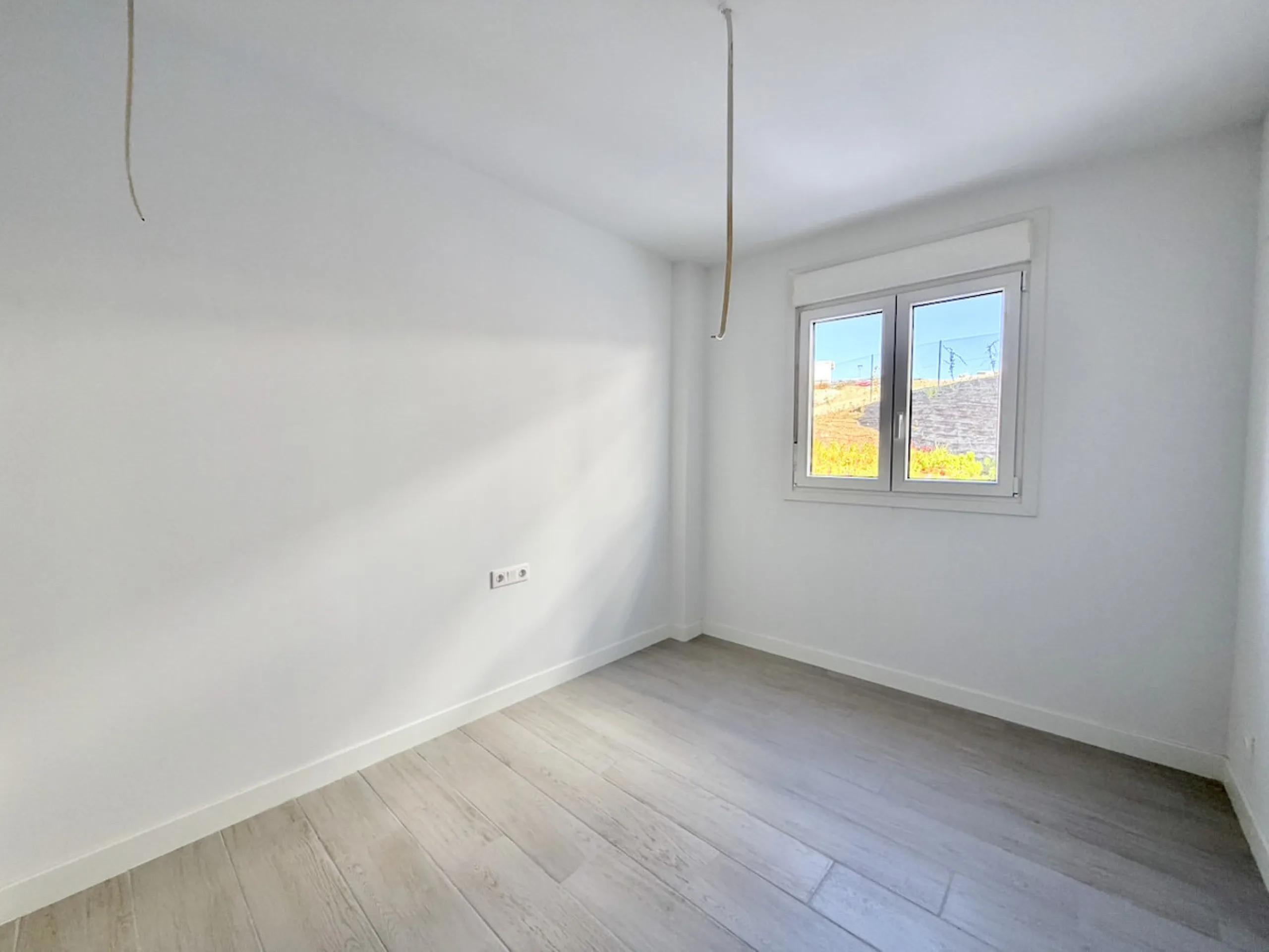 Nestled in the picturesque town of Estepona, Malaga, this newly built three-bedroom apartment offers a harmonious blend of modern design and convenience. Exclusively available through sole agency, this property is a prime example of contemporary living, b