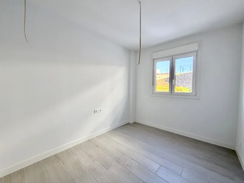 Nestled in the picturesque town of Estepona, Malaga, this newly built three-bedroom apartment offers a harmonious blend of modern design and convenience. Exclusively available through sole agency, this property is a prime example of contemporary living, b