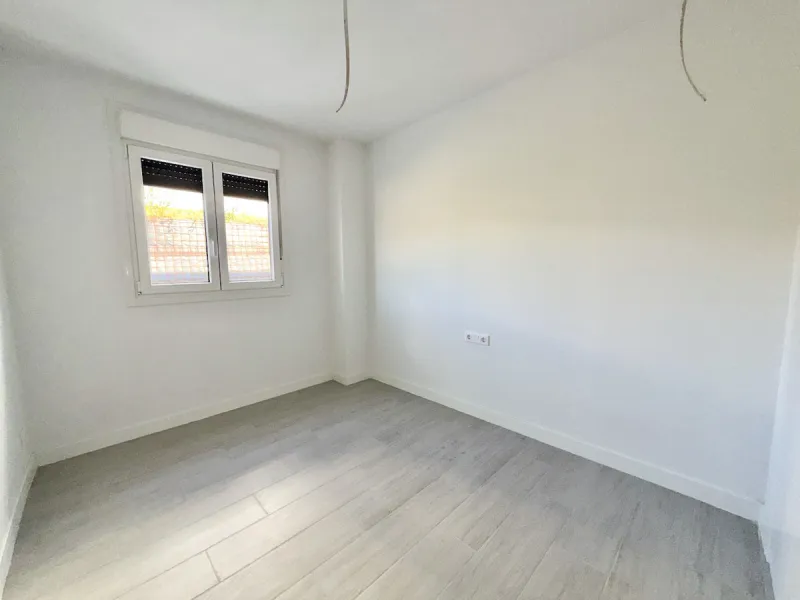 Nestled in the picturesque town of Estepona, Malaga, this newly built three-bedroom apartment offers a harmonious blend of modern design and convenience. Exclusively available through sole agency, this property is a prime example of contemporary living, b
