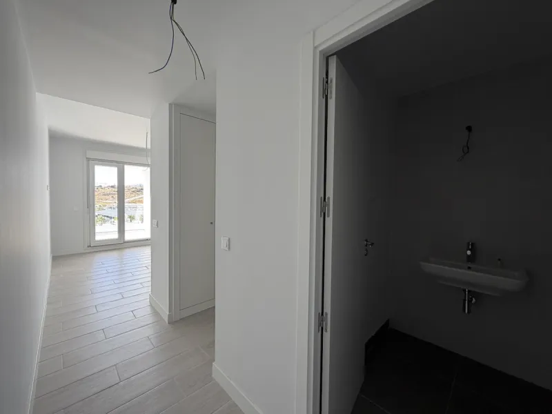 Nestled in the picturesque town of Estepona, Malaga, this newly built three-bedroom apartment offers a harmonious blend of modern design and convenience. Exclusively available through sole agency, this property is a prime example of contemporary living, b