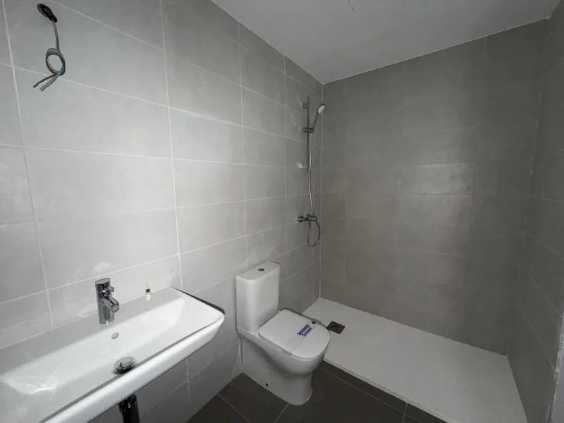 Nestled in the picturesque town of Estepona, Malaga, this newly built three-bedroom apartment offers a harmonious blend of modern design and convenience. Exclusively available through sole agency, this property is a prime example of contemporary living, b