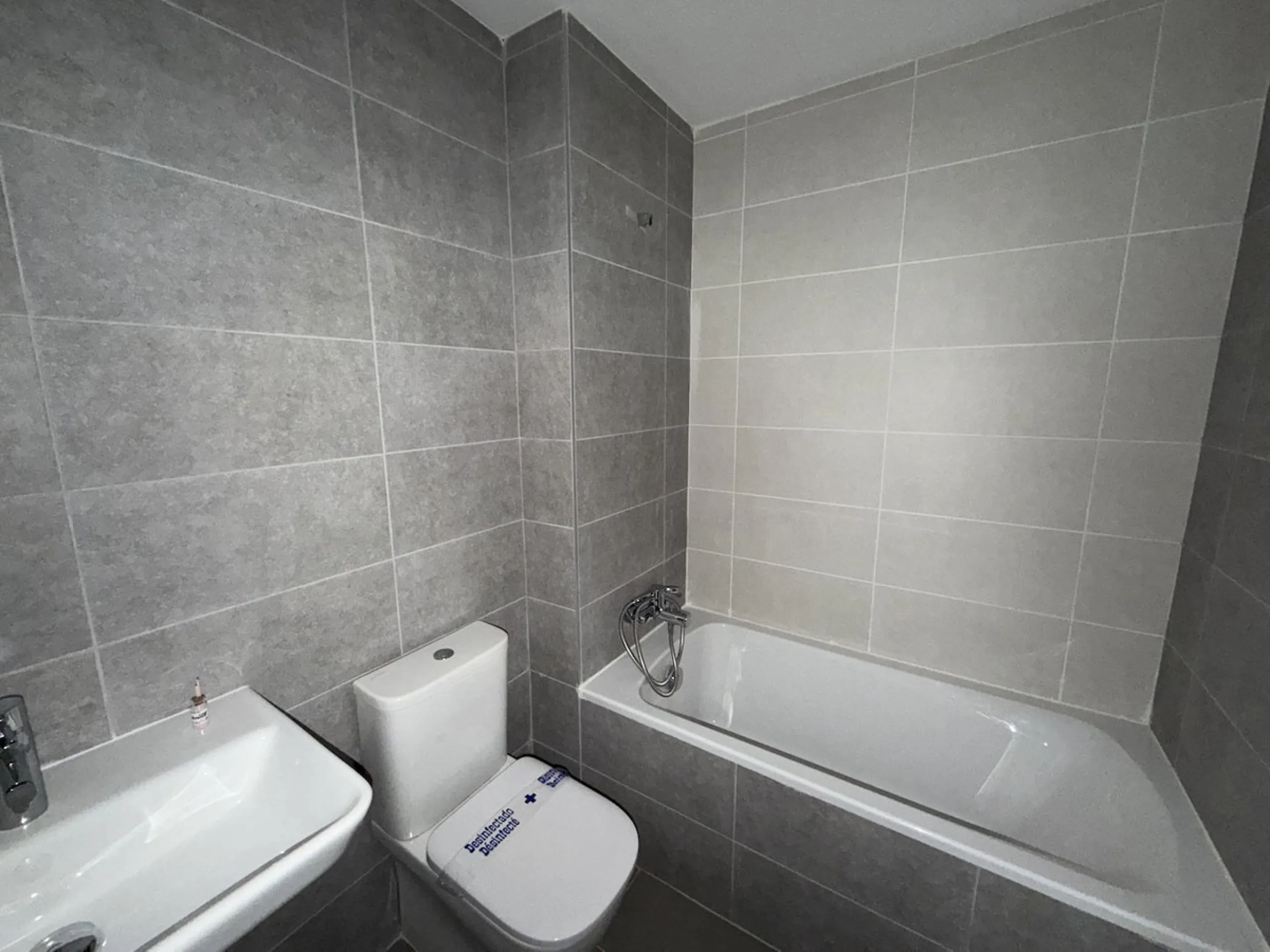 Nestled in the picturesque town of Estepona, Malaga, this newly built three-bedroom apartment offers a harmonious blend of modern design and convenience. Exclusively available through sole agency, this property is a prime example of contemporary living, b