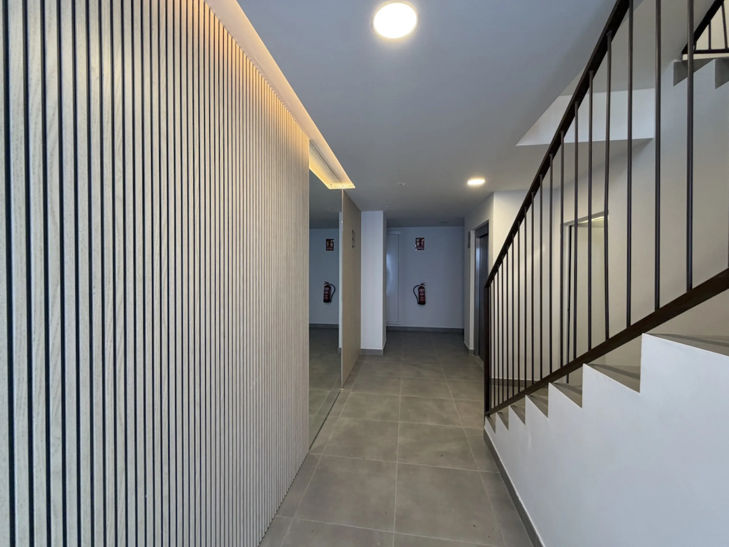 Nestled in the picturesque town of Estepona, Malaga, this newly built three-bedroom apartment offers a harmonious blend of modern design and convenience. Exclusively available through sole agency, this property is a prime example of contemporary living, b
