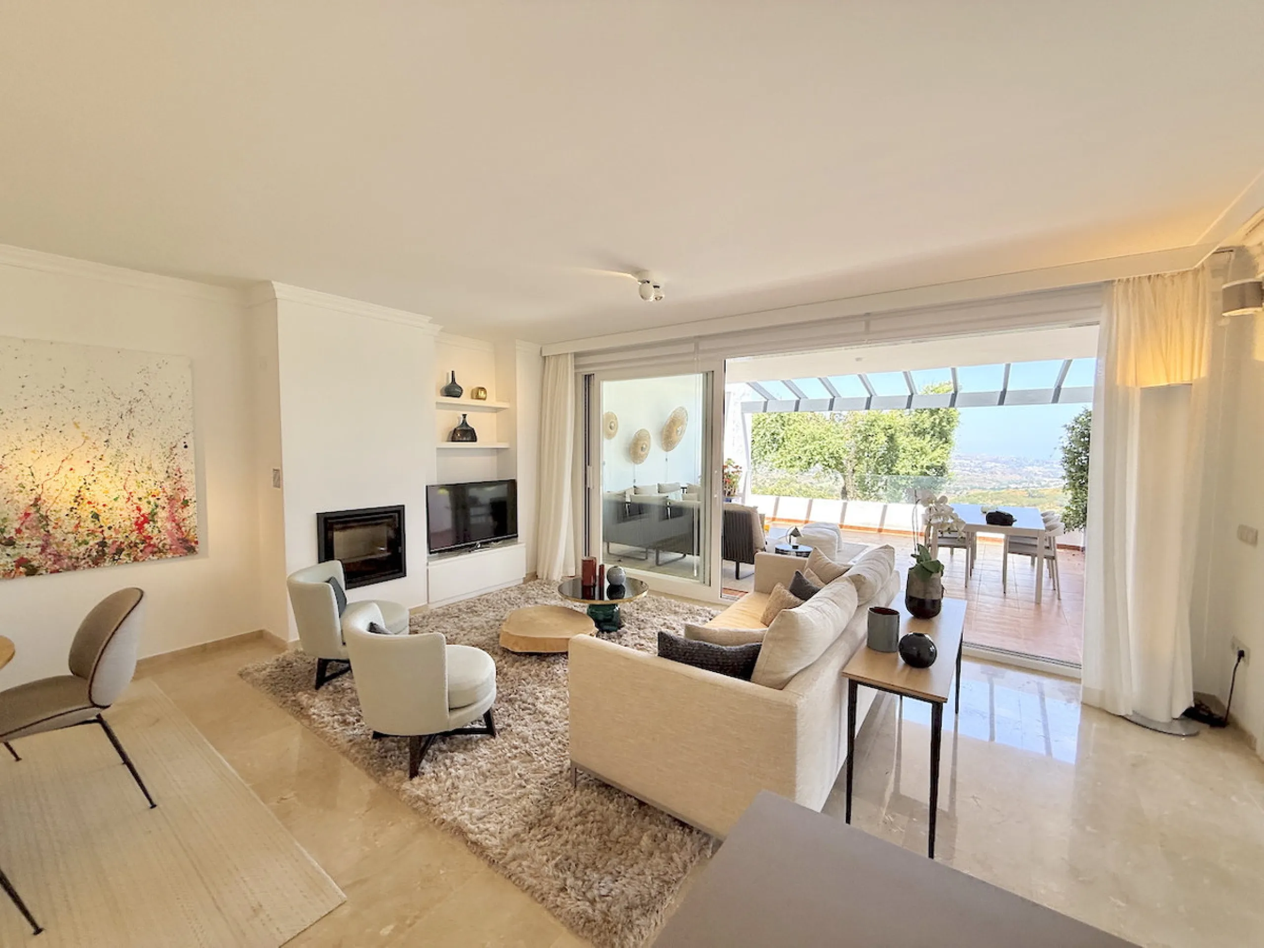 This elegant three-bedroom apartment with 2 private parkings is situated in the sought-after area of La Mairena, Marbella East, offering a harmonious blend of comfort, style, and convenience. The property boasts a generous built area of 148m² complemented