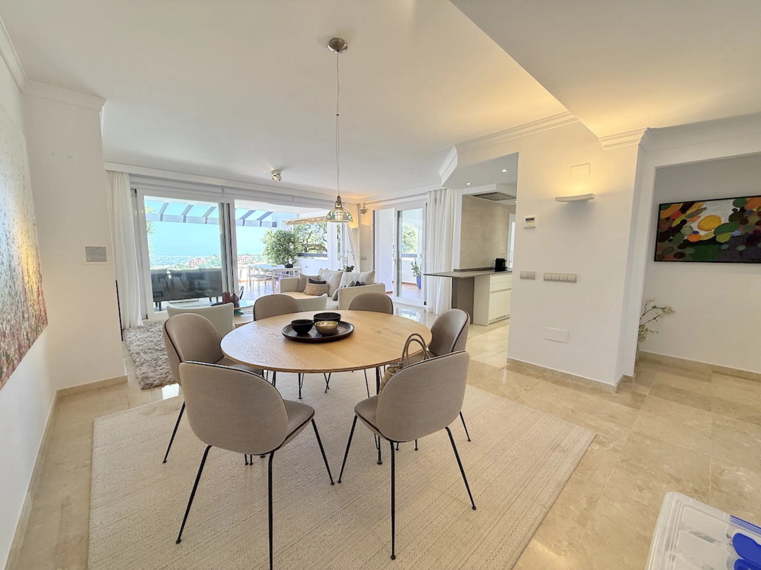 This elegant three-bedroom apartment with 2 private parkings is situated in the sought-after area of La Mairena, Marbella East, offering a harmonious blend of comfort, style, and convenience. The property boasts a generous built area of 148m² complemented