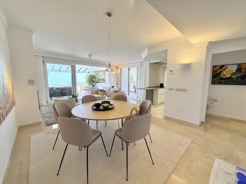 This elegant three-bedroom apartment with 2 private parkings is situated in the sought-after area of La Mairena, Marbella East, offering a harmonious blend of comfort, style, and convenience. The property boasts a generous built area of 148m² complemented