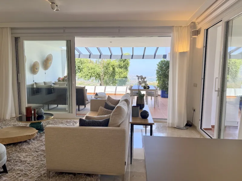 This elegant three-bedroom apartment with 2 private parkings is situated in the sought-after area of La Mairena, Marbella East, offering a harmonious blend of comfort, style, and convenience. The property boasts a generous built area of 148m² complemented