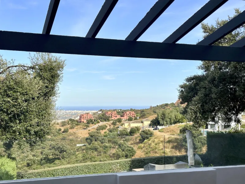 This elegant three-bedroom apartment with 2 private parkings is situated in the sought-after area of La Mairena, Marbella East, offering a harmonious blend of comfort, style, and convenience. The property boasts a generous built area of 148m² complemented