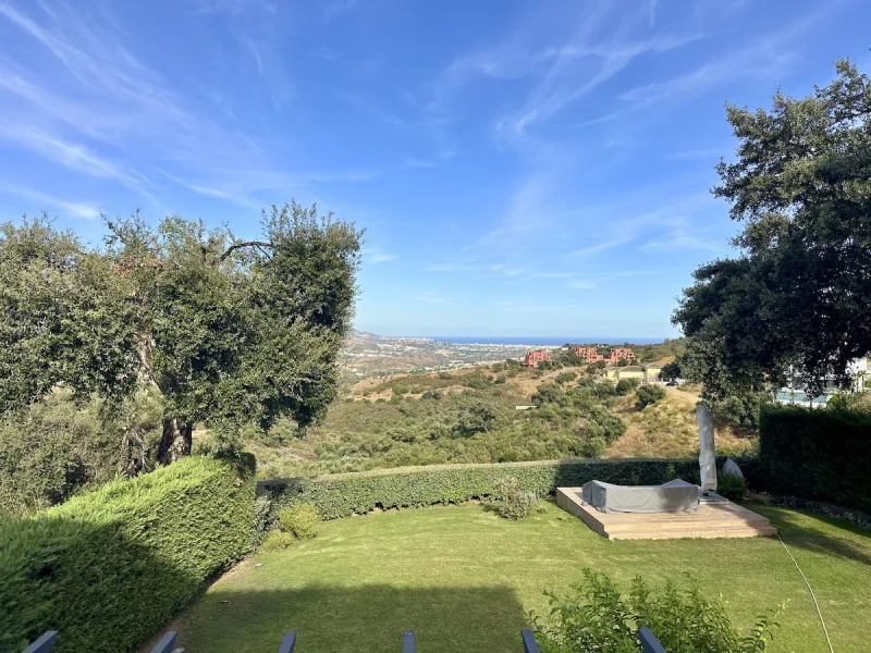This elegant three-bedroom apartment with 2 private parkings is situated in the sought-after area of La Mairena, Marbella East, offering a harmonious blend of comfort, style, and convenience. The property boasts a generous built area of 148m² complemented