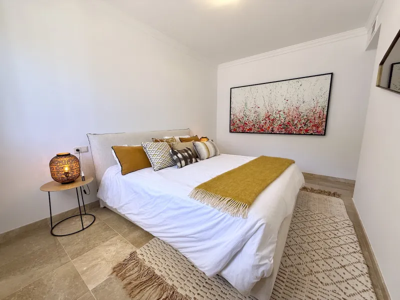 This elegant three-bedroom apartment with 2 private parkings is situated in the sought-after area of La Mairena, Marbella East, offering a harmonious blend of comfort, style, and convenience. The property boasts a generous built area of 148m² complemented