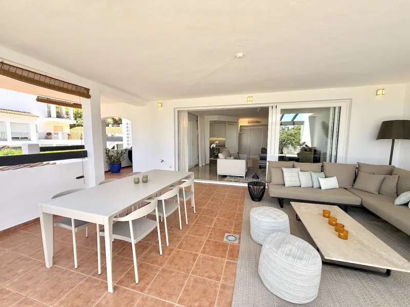 This elegant three-bedroom apartment with 2 private parkings is situated in the sought-after area of La Mairena, Marbella East, offering a harmonious blend of comfort, style, and convenience. The property boasts a generous built area of 148m² complemented