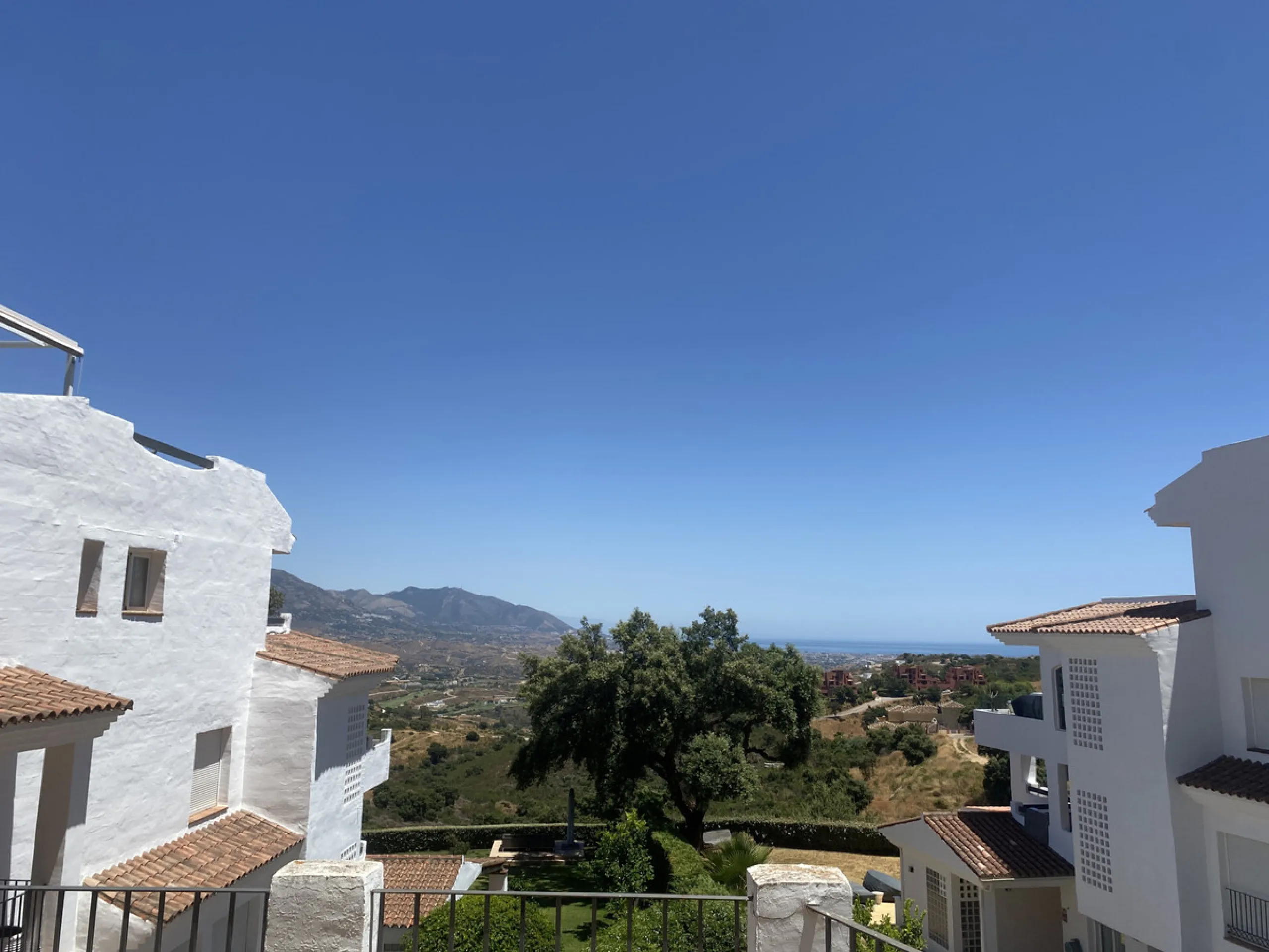 This elegant three-bedroom apartment with 2 private parkings is situated in the sought-after area of La Mairena, Marbella East, offering a harmonious blend of comfort, style, and convenience. The property boasts a generous built area of 148m² complemented