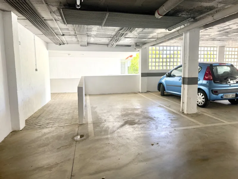 This elegant three-bedroom apartment with 2 private parkings is situated in the sought-after area of La Mairena, Marbella East, offering a harmonious blend of comfort, style, and convenience. The property boasts a generous built area of 148m² complemented