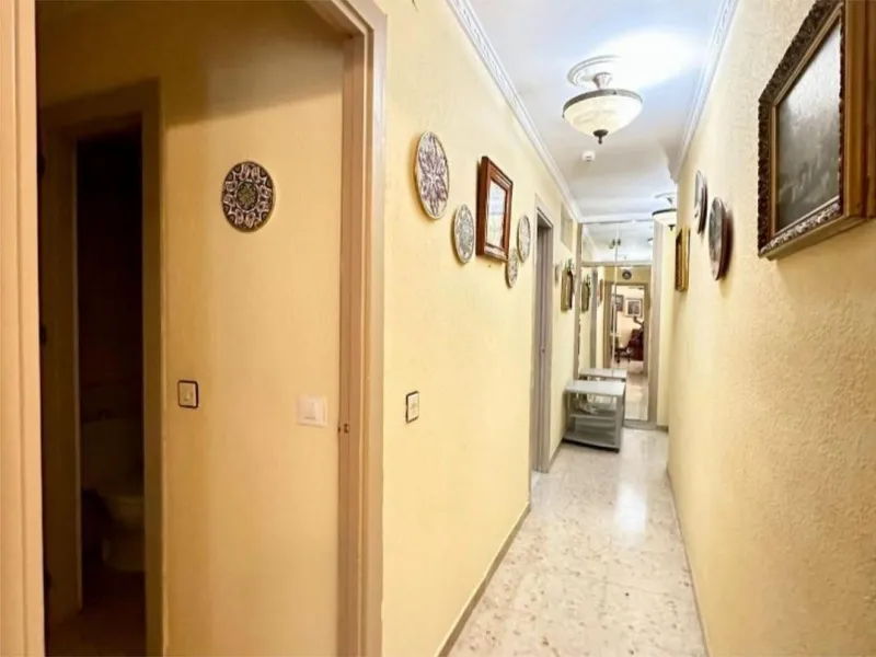 Apartment - Middle Floor Apartment в продаже в Torremolinos, Málaga. В доме 4 спален и 2 ванных комнат. Площадь дома 122 м²