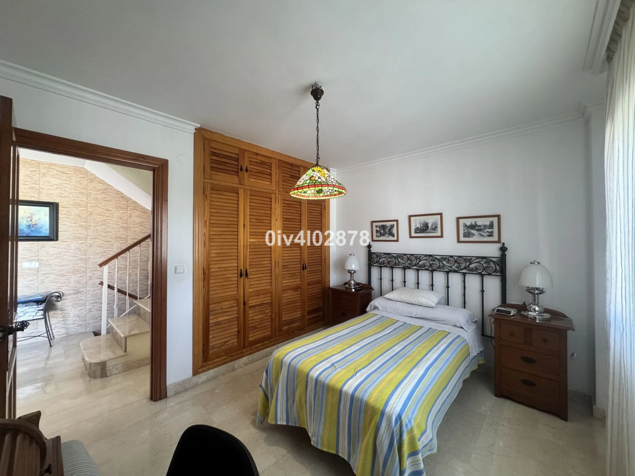 Discover this magnificent 4-bedroom, 3-bathroom house in a quiet residential area with a peaceful, green setting, just minutes from the beach and the center of Torremolinos.