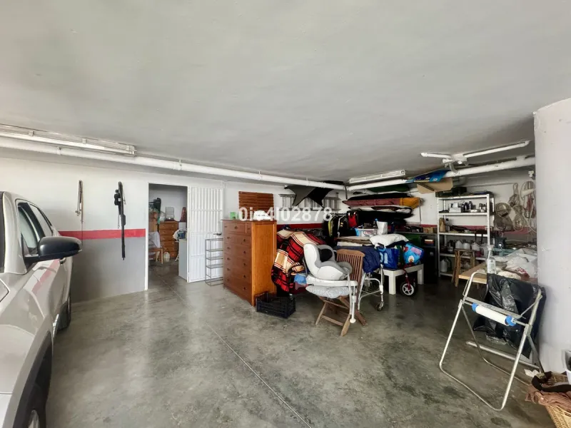 Discover this magnificent 4-bedroom, 3-bathroom house in a quiet residential area with a peaceful, green setting, just minutes from the beach and the center of Torremolinos.