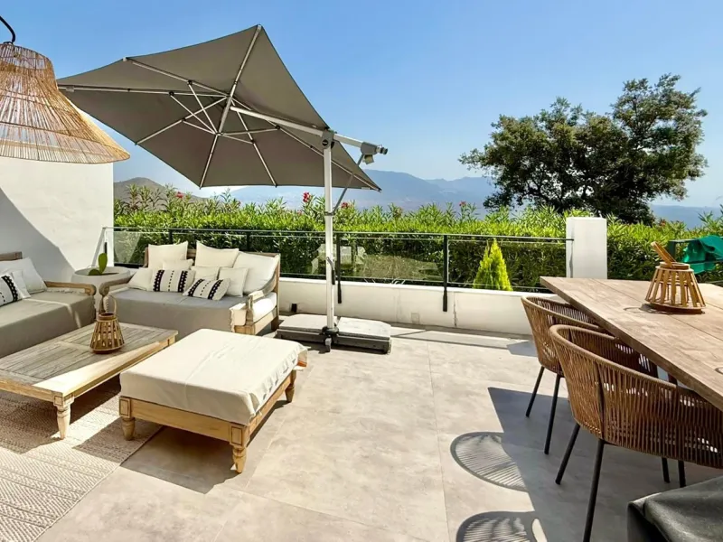 Fully Renovated 3-Bedroom House by Interior Designer in La Mairena – Marbella