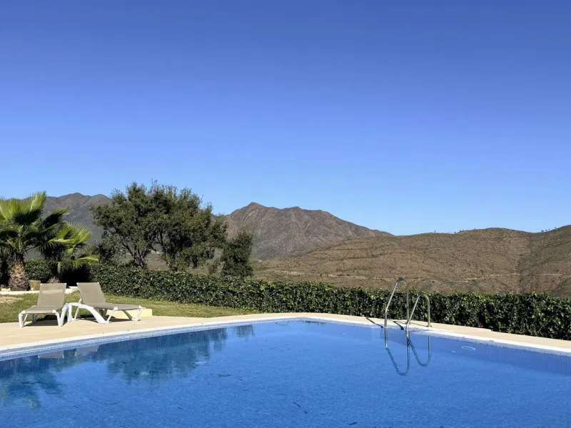 Fully Renovated 3-Bedroom House by Interior Designer in La Mairena – Marbella