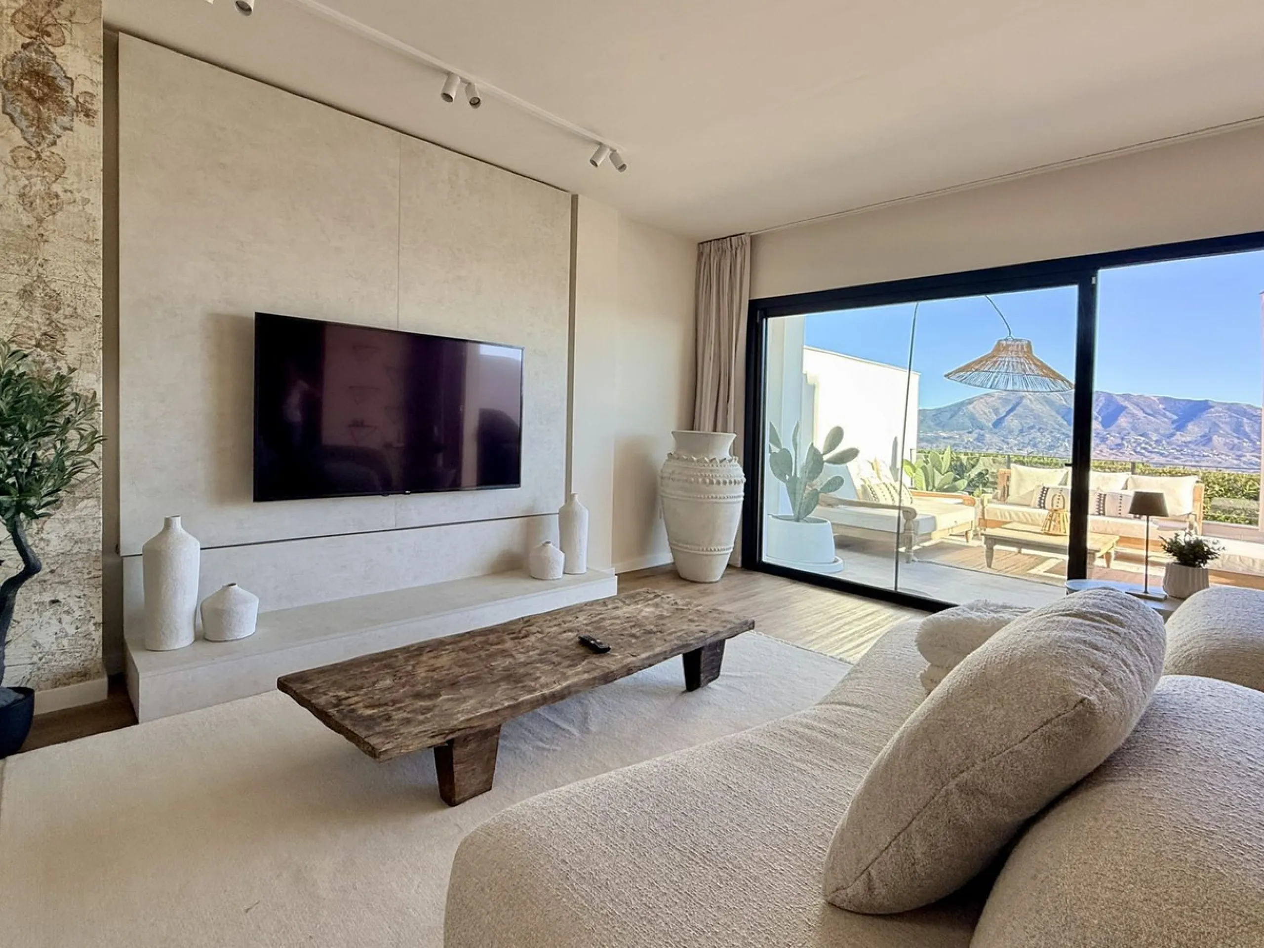 Fully Renovated 3-Bedroom House by Interior Designer in La Mairena – Marbella