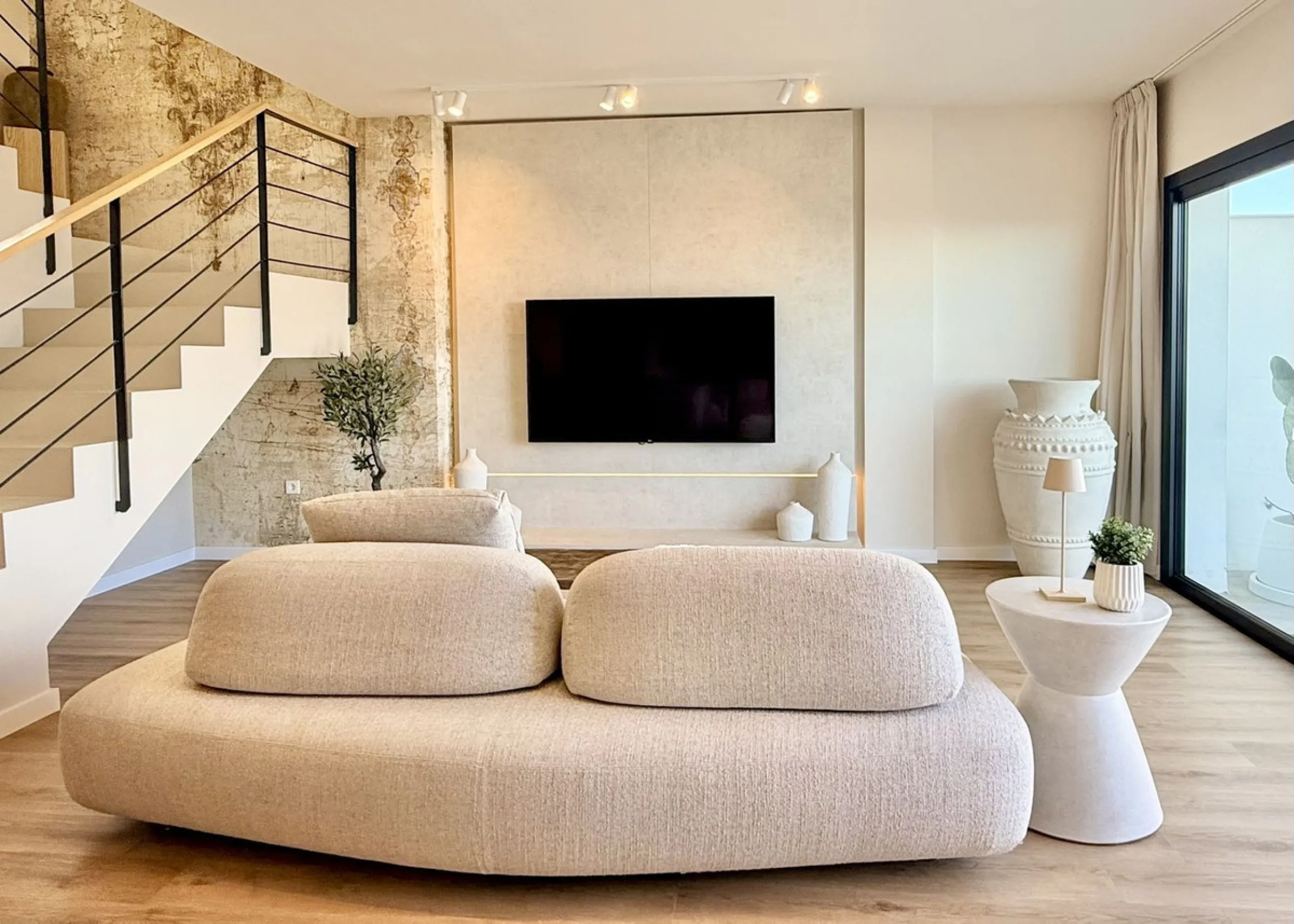 Fully Renovated 3-Bedroom House by Interior Designer in La Mairena – Marbella