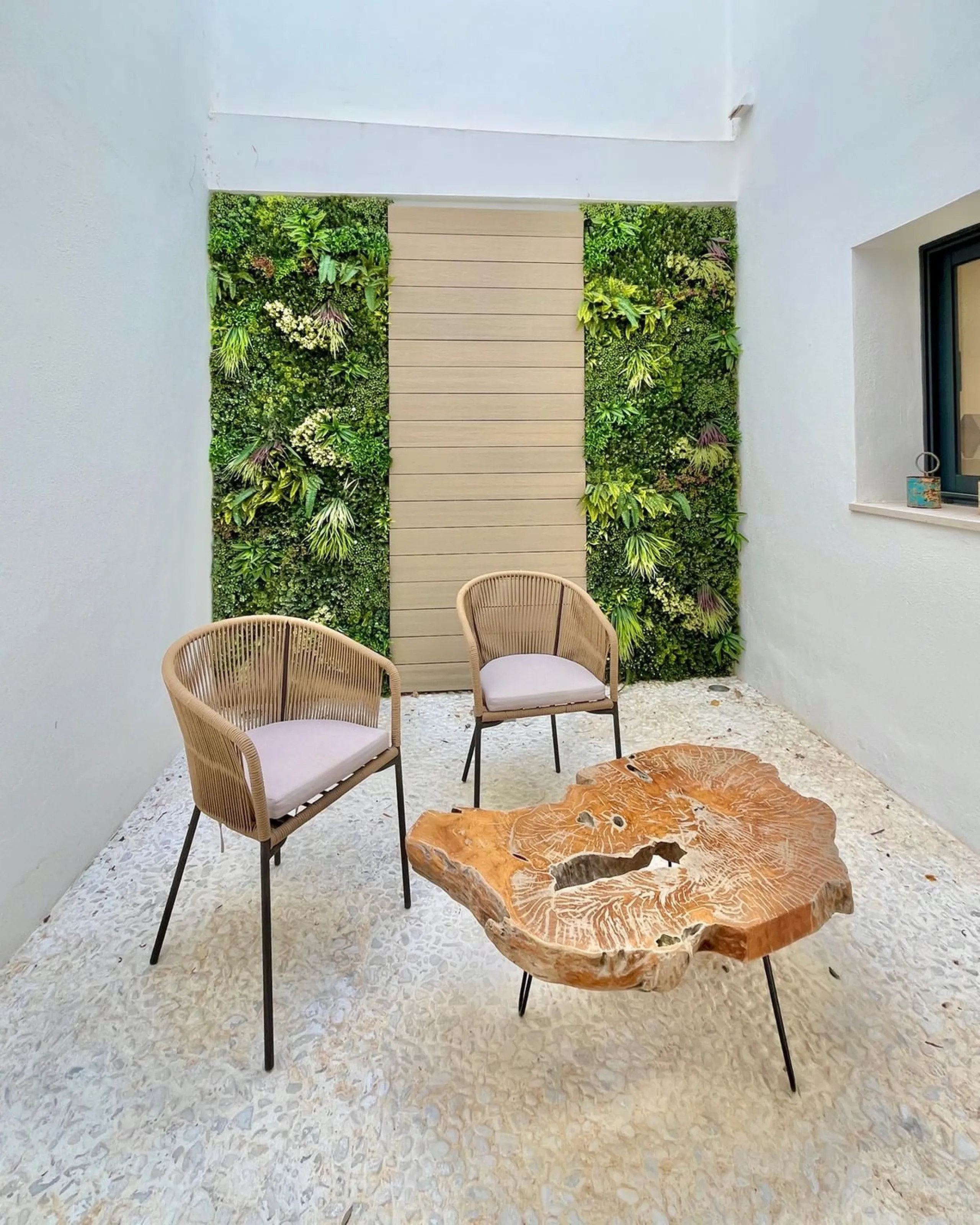 Fully Renovated 3-Bedroom House by Interior Designer in La Mairena – Marbella