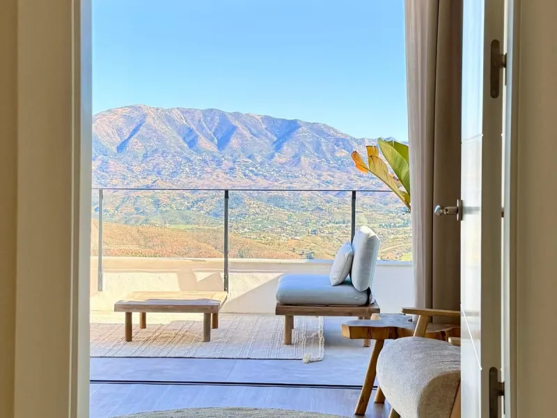 Fully Renovated 3-Bedroom House by Interior Designer in La Mairena – Marbella