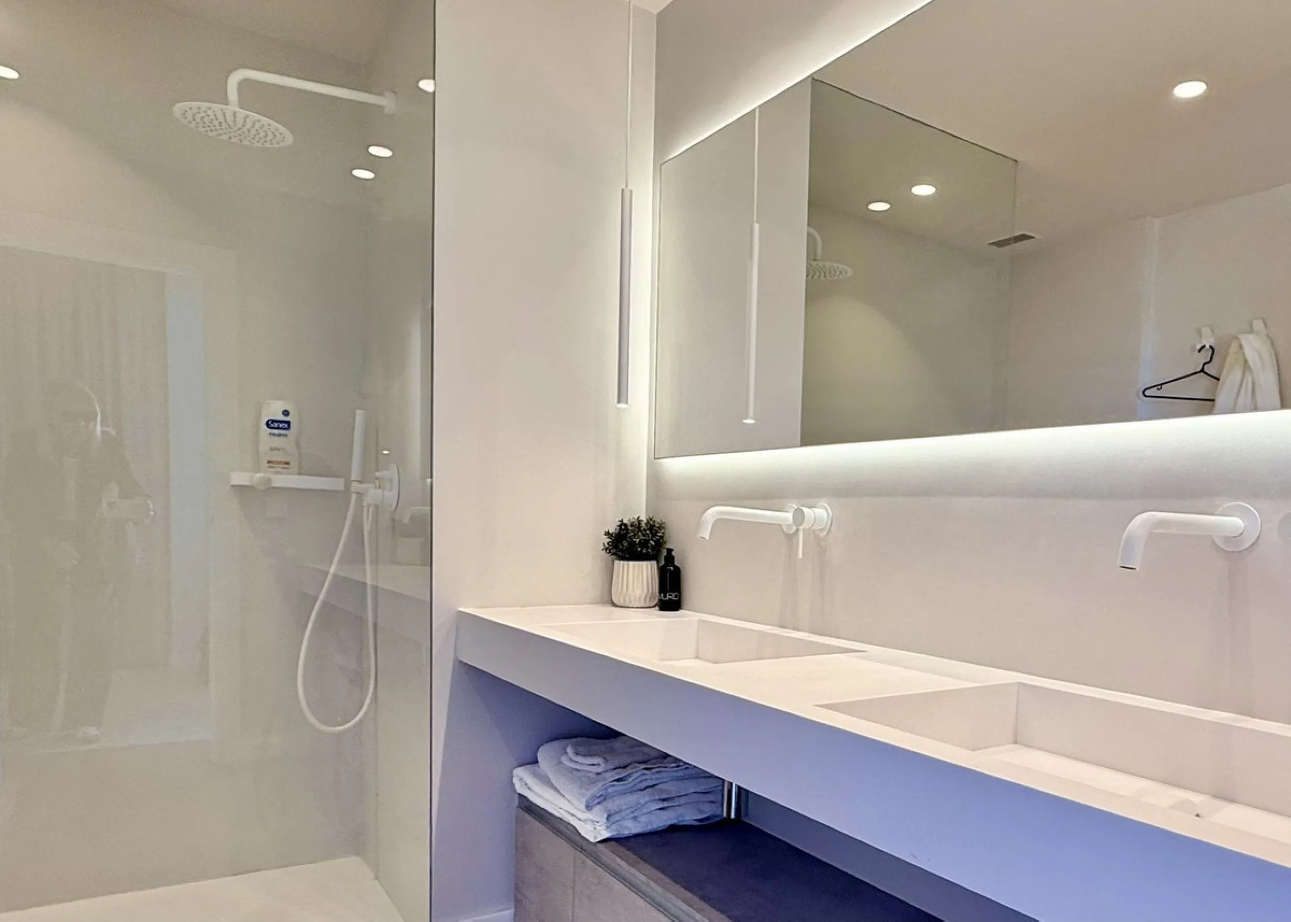 Fully Renovated 3-Bedroom House by Interior Designer in La Mairena – Marbella