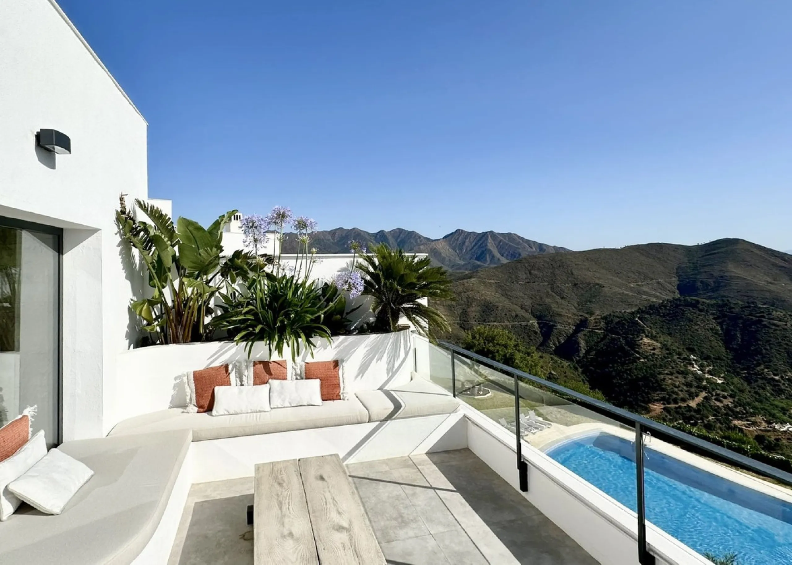 Fully Renovated 3-Bedroom House by Interior Designer in La Mairena – Marbella