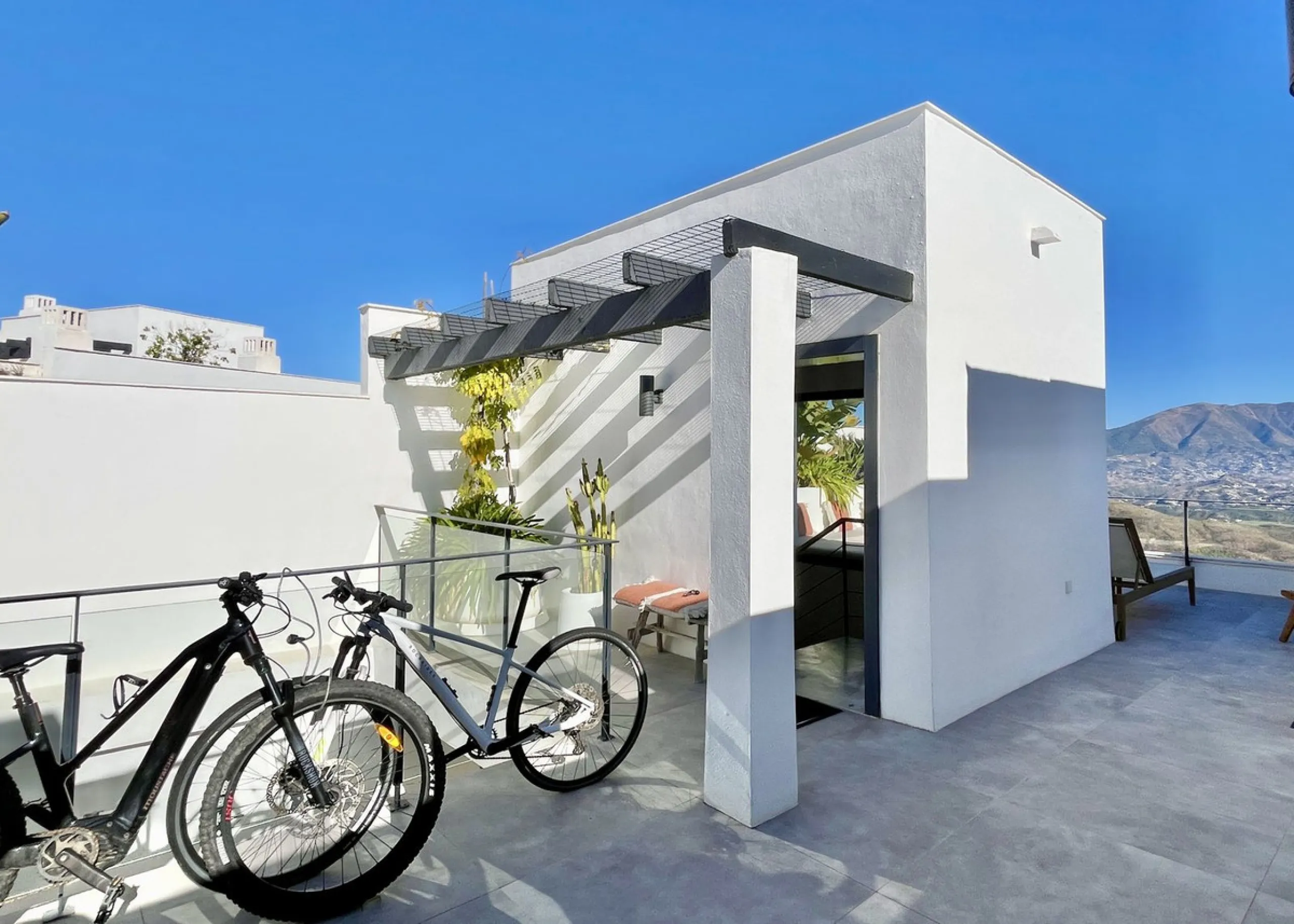 Fully Renovated 3-Bedroom House by Interior Designer in La Mairena – Marbella