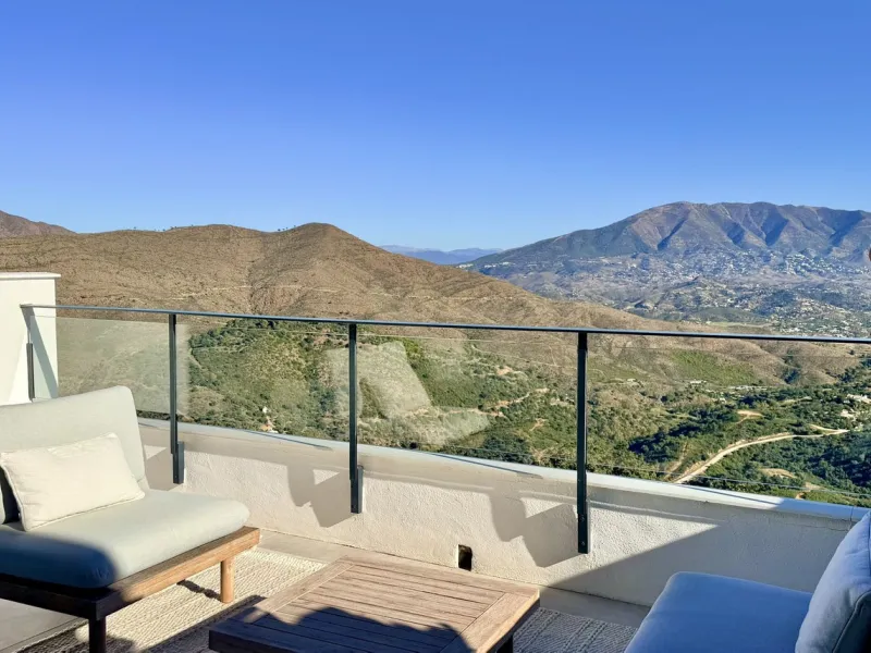 Fully Renovated 3-Bedroom House by Interior Designer in La Mairena – Marbella