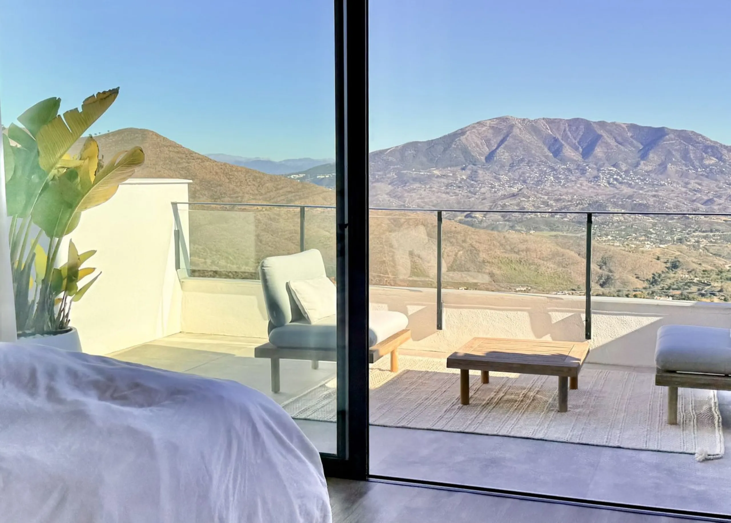 Fully Renovated 3-Bedroom House by Interior Designer in La Mairena – Marbella