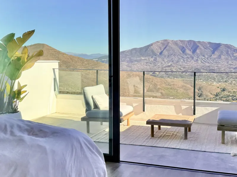 Fully Renovated 3-Bedroom House by Interior Designer in La Mairena – Marbella