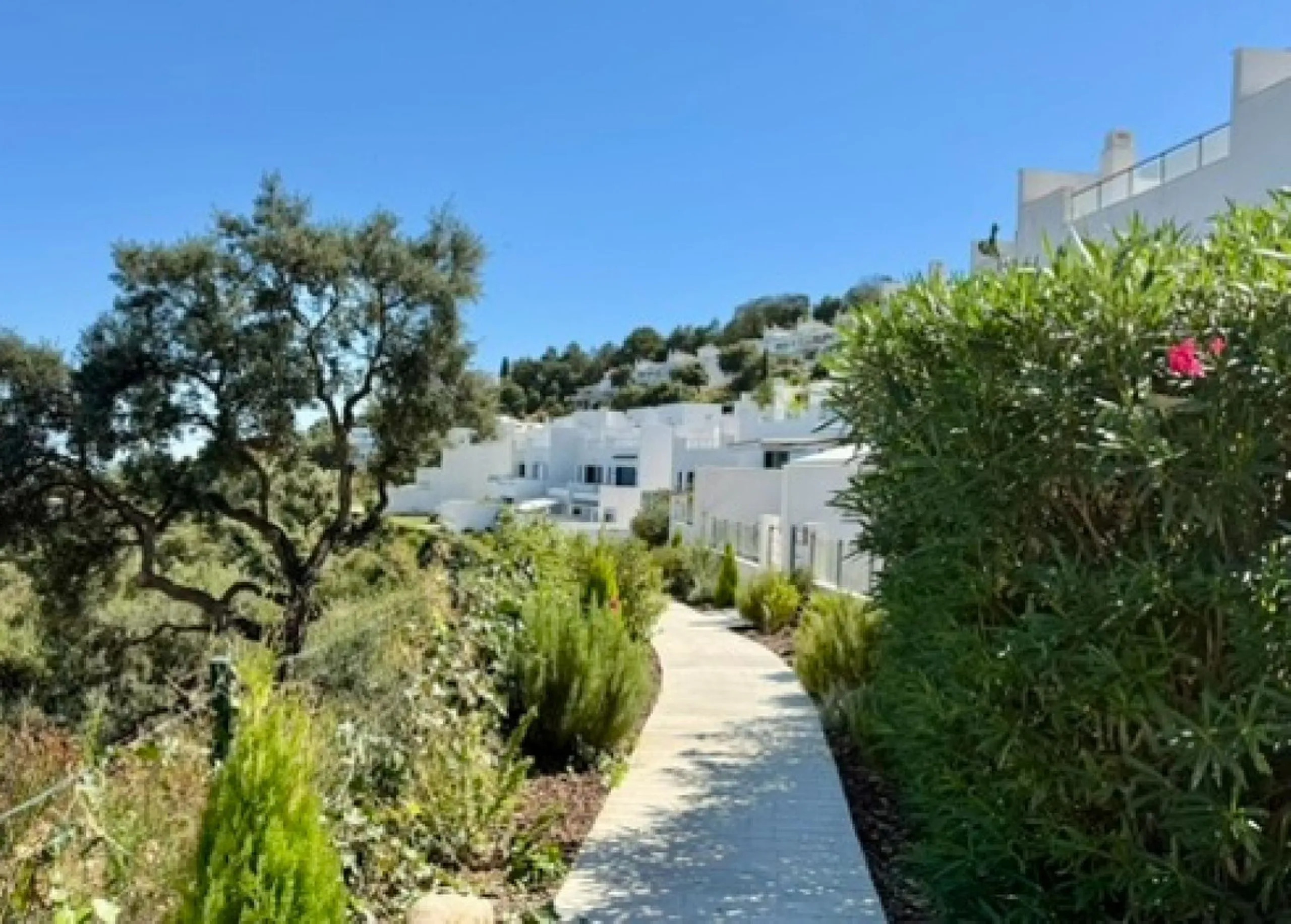 Fully Renovated 3-Bedroom House by Interior Designer in La Mairena – Marbella