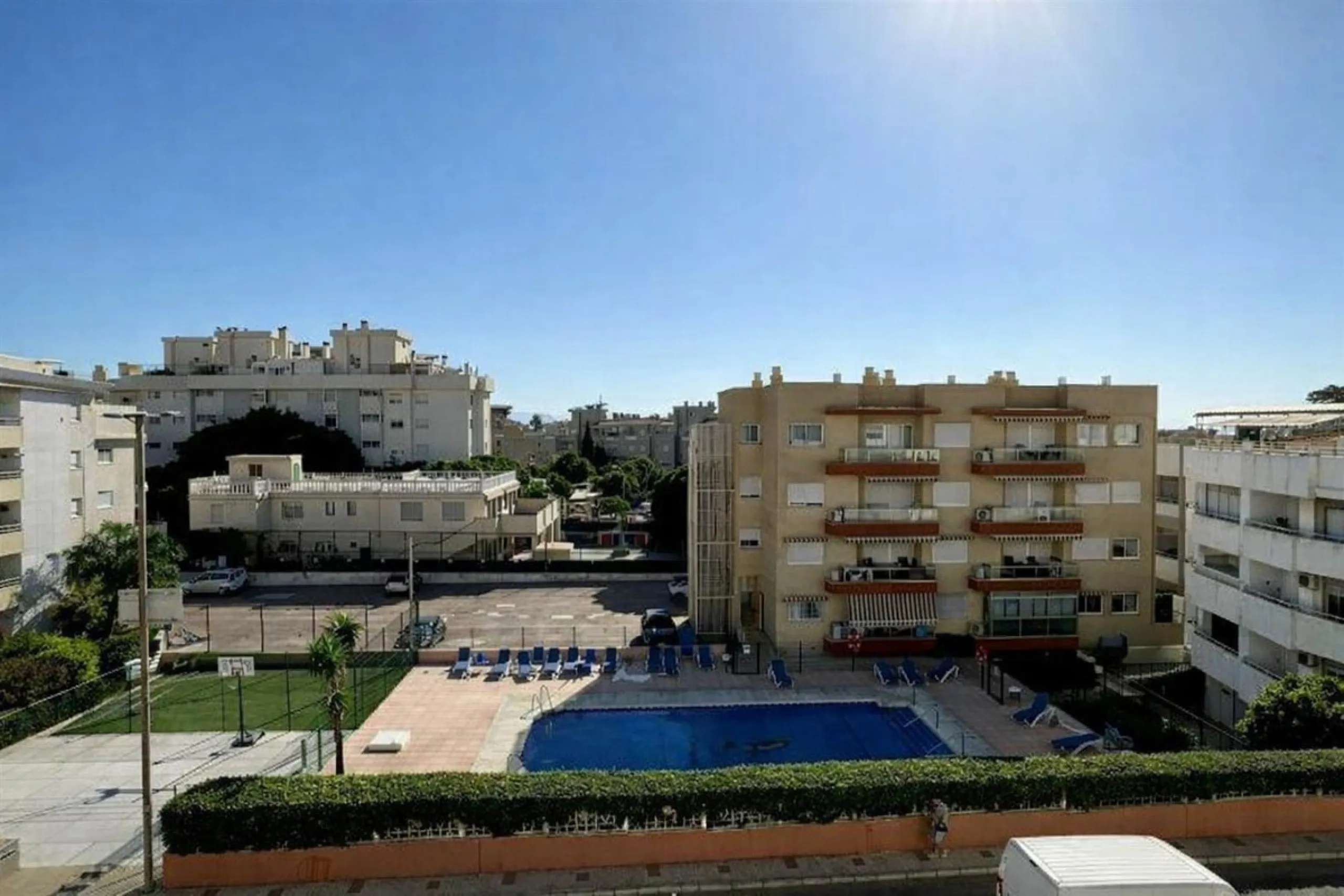 Apartment - Middle Floor Apartment в продаже в Torremolinos, Málaga. В доме 4 спален и 2 ванных комнат. Площадь дома 122 м²