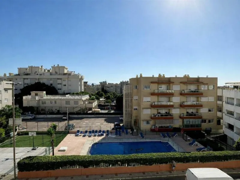 Apartment - Middle Floor Apartment в продаже в Torremolinos, Málaga. В доме 4 спален и 2 ванных комнат. Площадь дома 122 м²