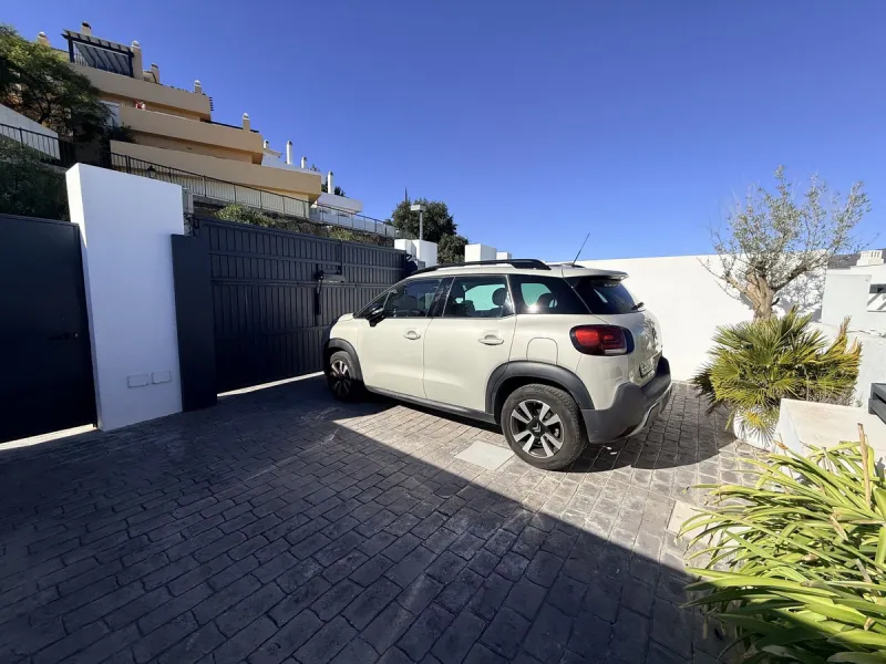 Fully Renovated 3-Bedroom House by Interior Designer in La Mairena – Marbella