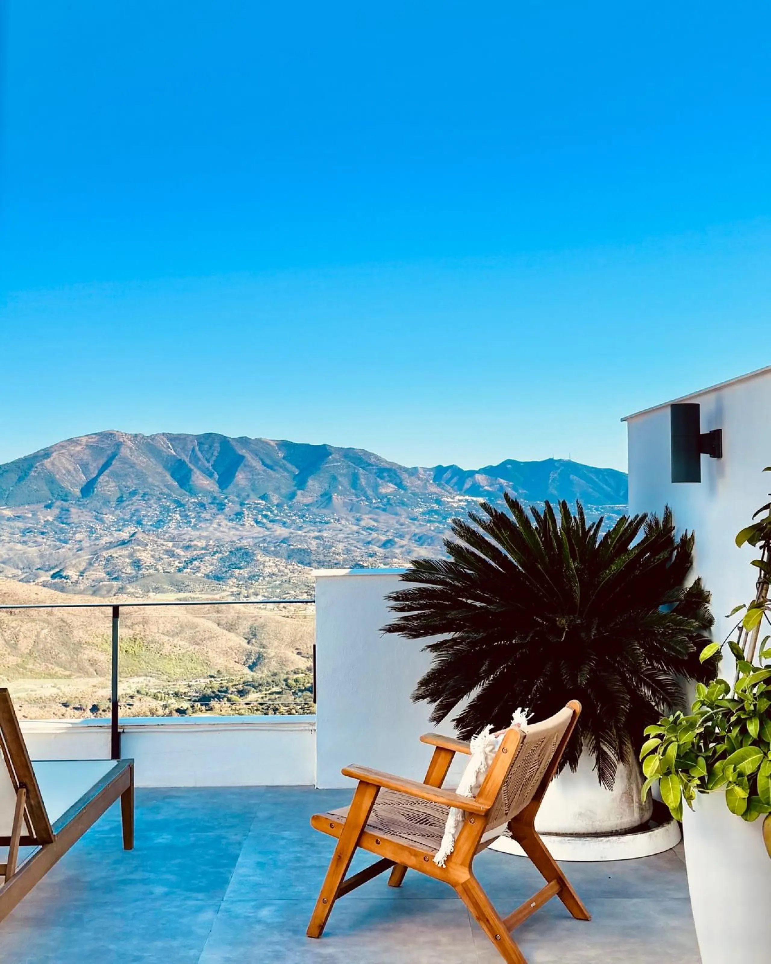 Fully Renovated 3-Bedroom House by Interior Designer in La Mairena – Marbella