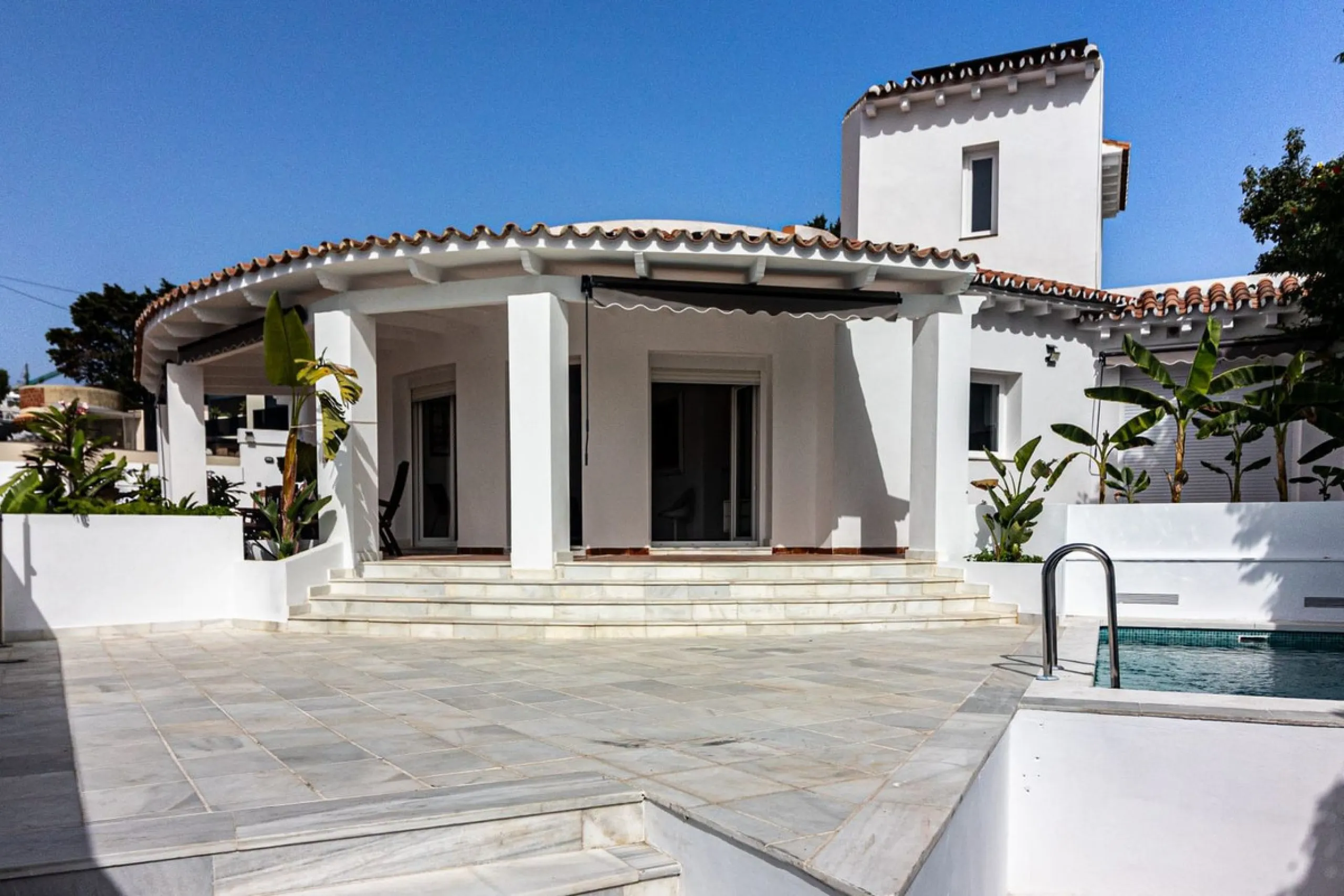 If you like to live right next to the beach in a quiet area of independent villas this is a perfect place for you.