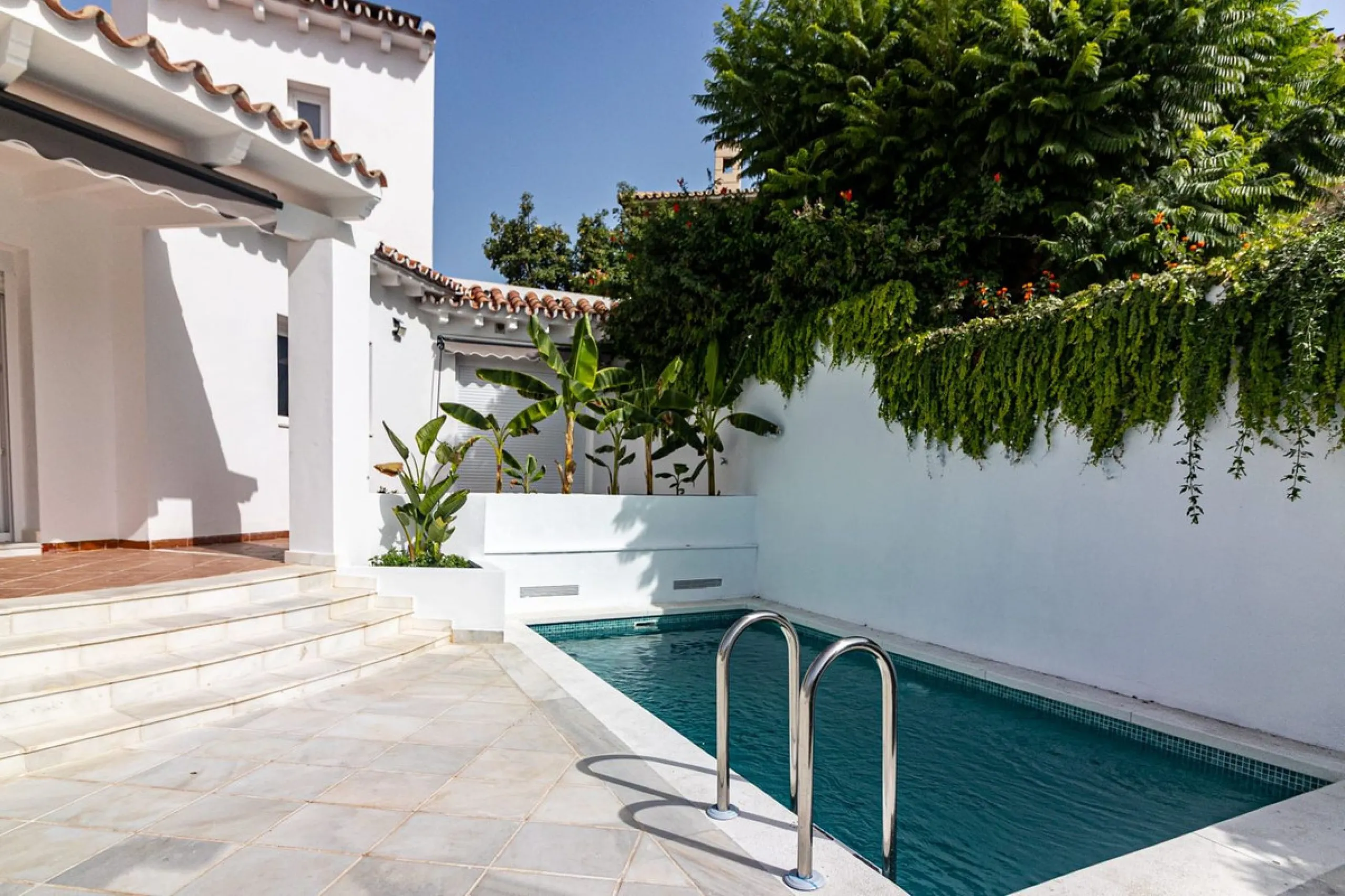 If you like to live right next to the beach in a quiet area of independent villas this is a perfect place for you.