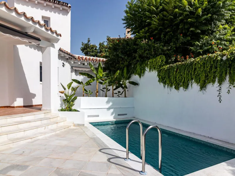 If you like to live right next to the beach in a quiet area of independent villas this is a perfect place for you.