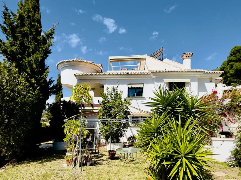 Corner townhouse with stunning sea views, large private garden and great potential – Buena Vista, Mijas