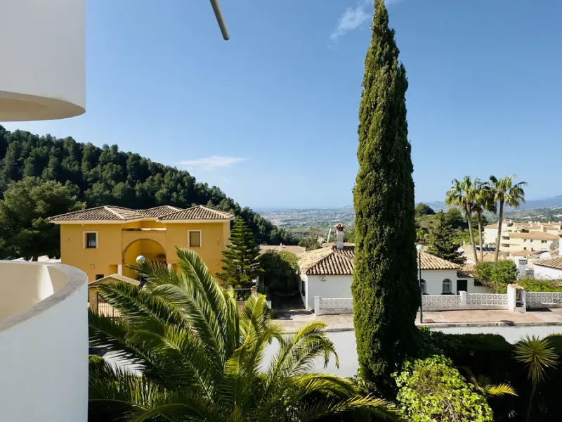 Corner townhouse with stunning sea views, large private garden and great potential – Buena Vista, Mijas
