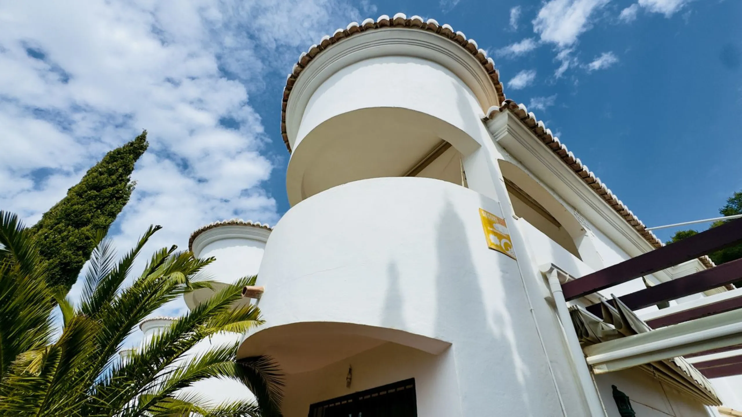 Corner townhouse with stunning sea views, large private garden and great potential – Buena Vista, Mijas