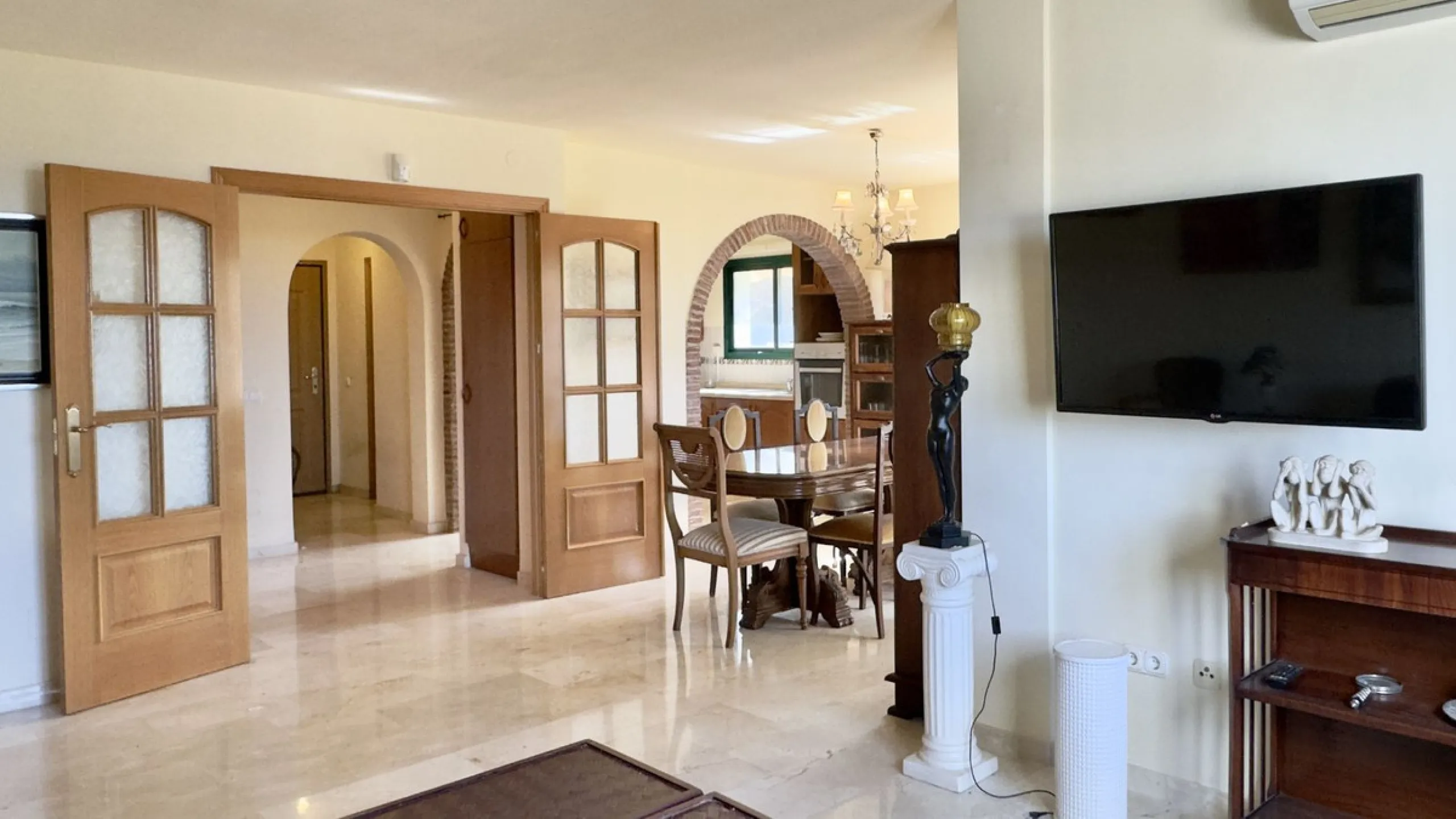Corner townhouse with stunning sea views, large private garden and great potential – Buena Vista, Mijas