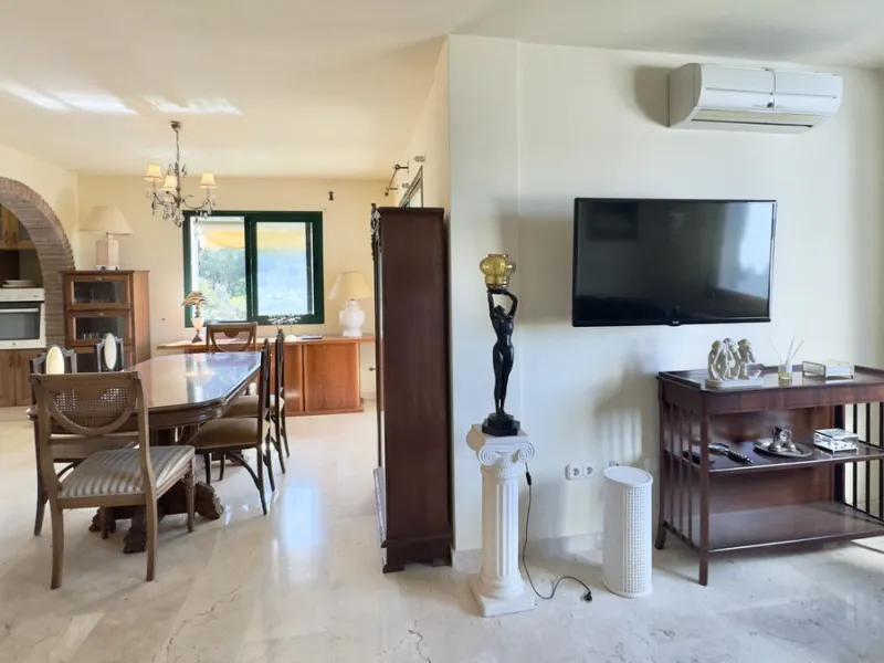 Corner townhouse with stunning sea views, large private garden and great potential – Buena Vista, Mijas